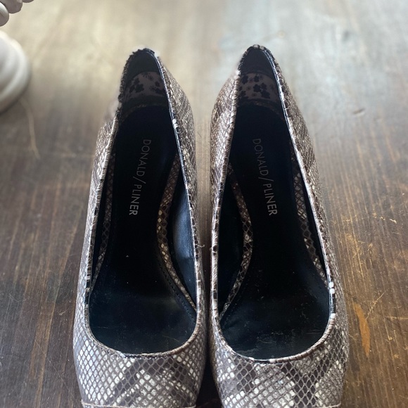 Snakeskin Heels - Picture 9 of 16